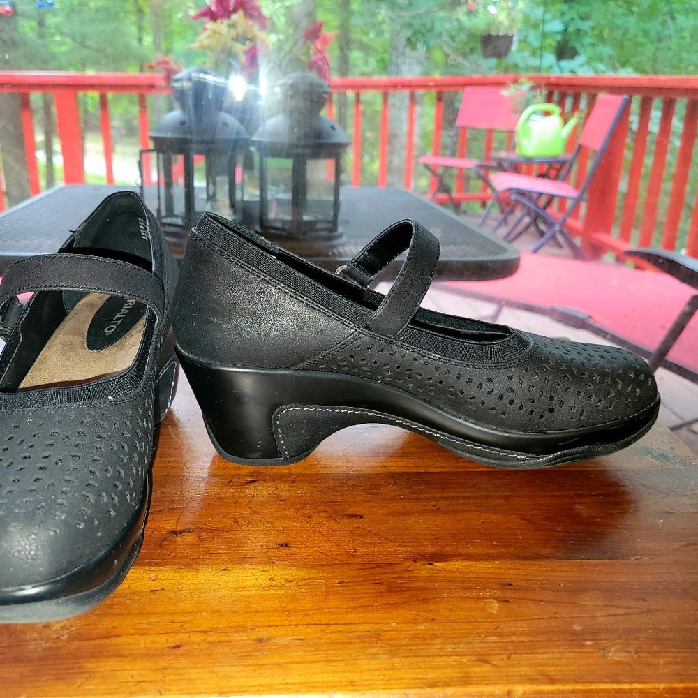 Rialto Mary Jane wedges